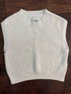 Abercrombie & Fitch Women's Cream Knit Sleeveless Sweater Vest XS